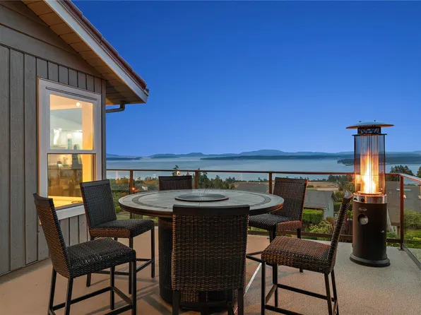 8750 Pender Park Dr, North Saanich, BC V8L 3Z5