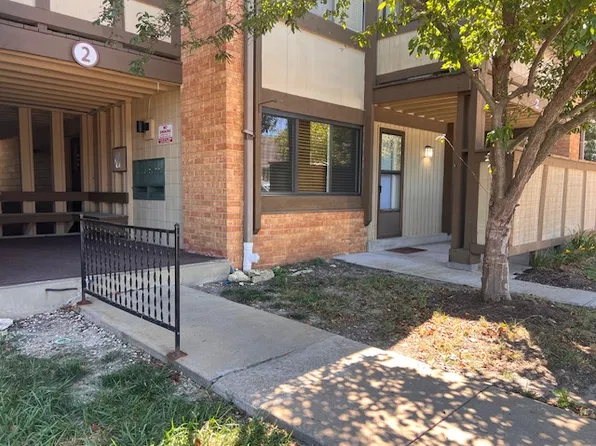 2 Fairways Cir #D-6, Saint Charles, MO 63303