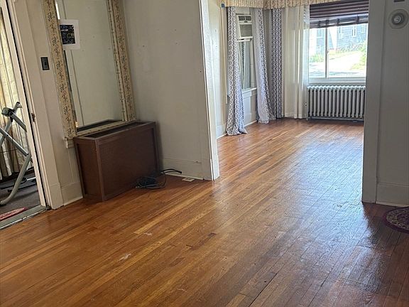 4th image of 136 Maynard St