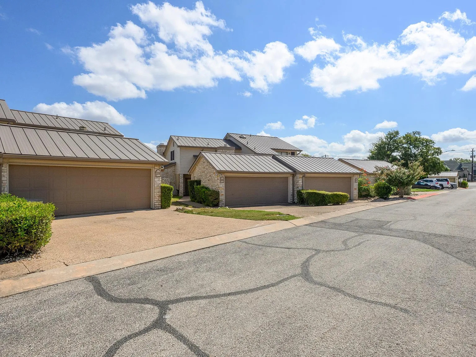 3 bed, 2.5 bath, 1542 sqft, $2,650 — Photo 2