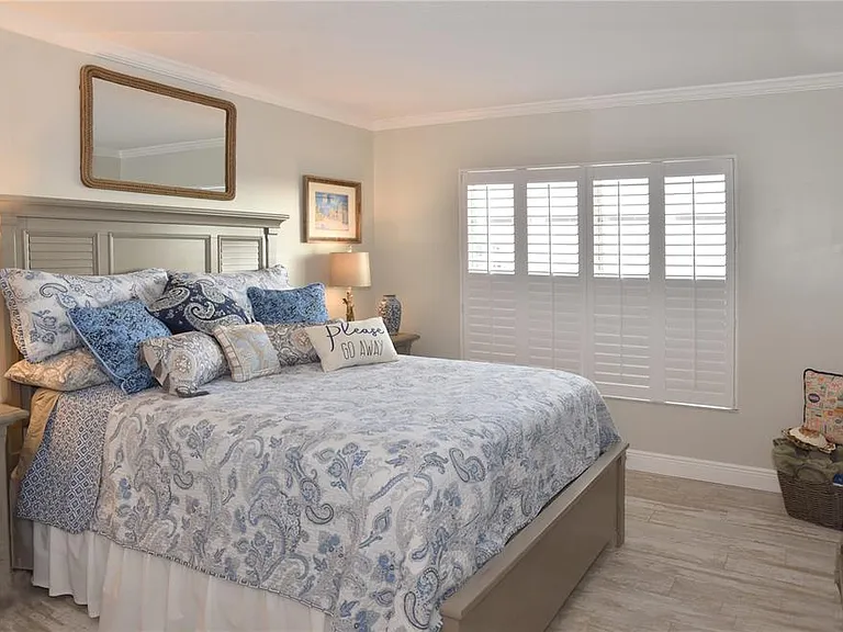 4900 Brittany Dr S #811 — Photo 20