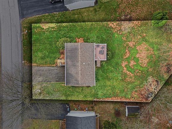 4th image of 106 Squirrel Hollow Rd