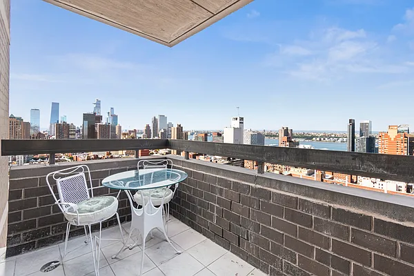 Rented by Douglas Elliman | media 23