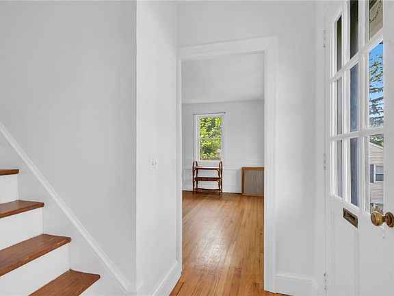 5th image of 14 Barnsdale Rd