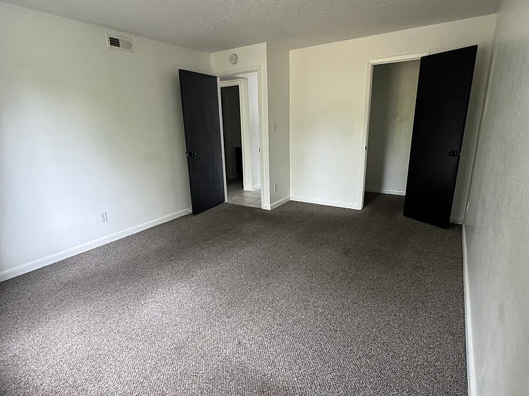 5402 S Willow Ln #E — Photo 8