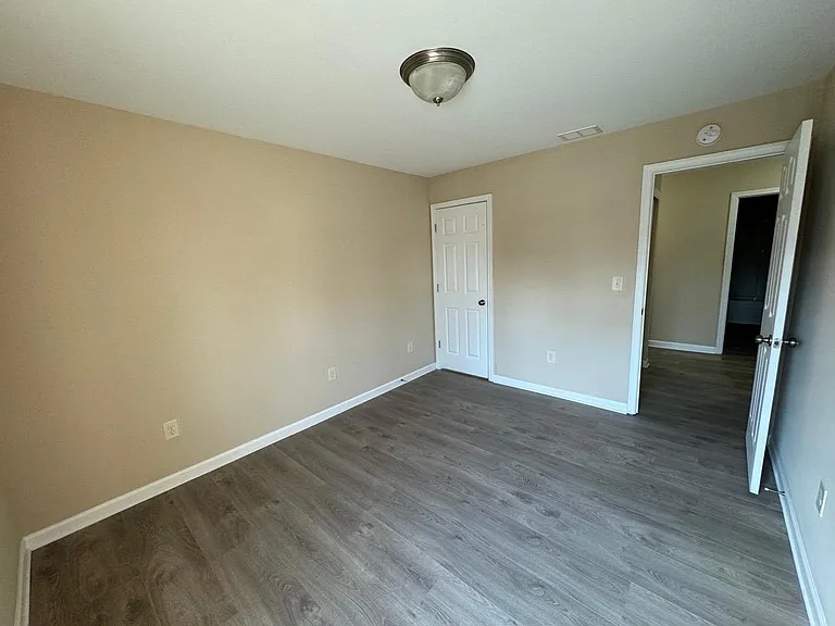 1620 Shire Village Dr — Photo 45
