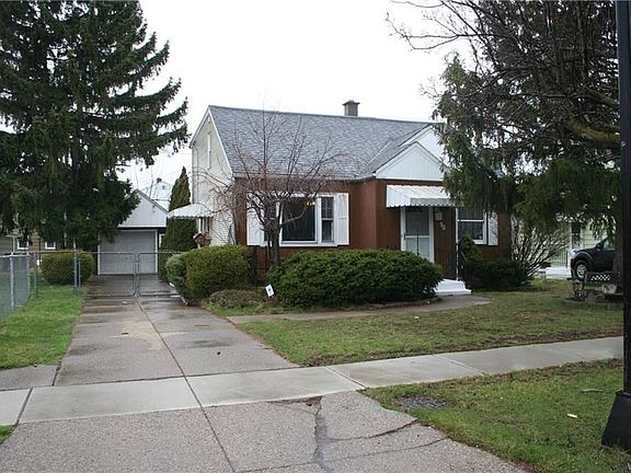 2nd image of 90 Carol Dr
