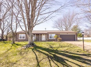 121 Concord Cir, Mascoutah, IL 62258