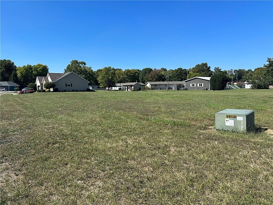 2nd image of 17 & 18 Westwood Cir