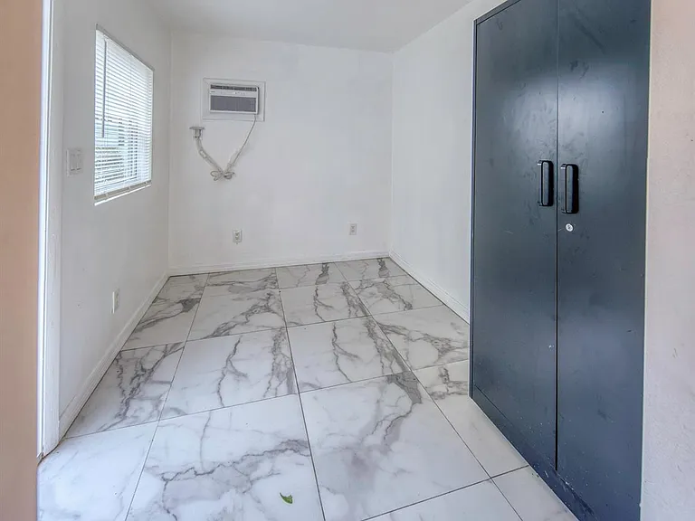 519 S M St — Photo 6
