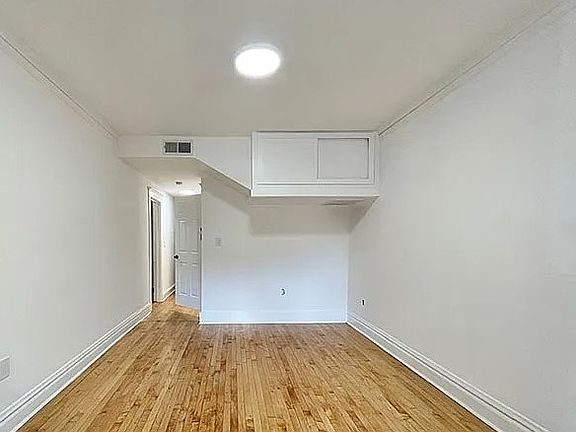 4th image of 1133 N Winchester Ave #1