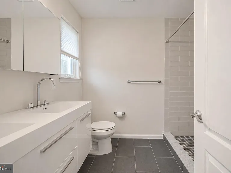 4 Regency Ct — Photo 37
