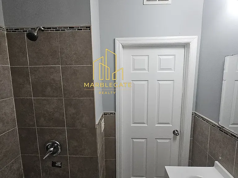 201 S 11th St #22 — Photo 17