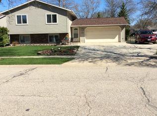 863 25th St SE, Rochester, MN 55904