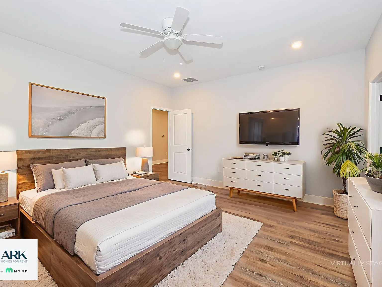 4 bed, 2.0 bath, 1400 sqft, $1,975 — Photo 4