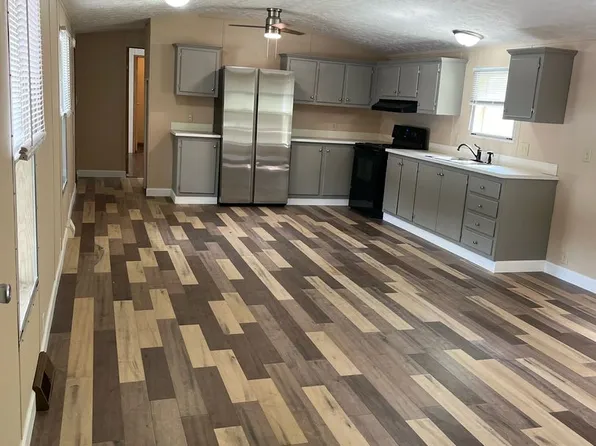 60 Country Rd, Huntington, WV 25704