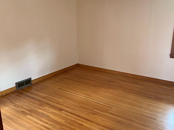 3rd image of 421 22nd St
