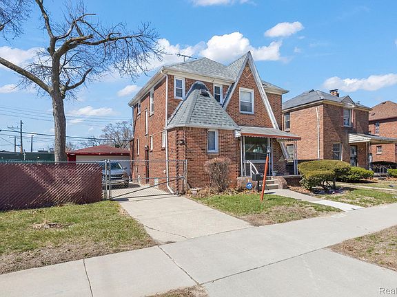 2nd image of 16133 Manor St