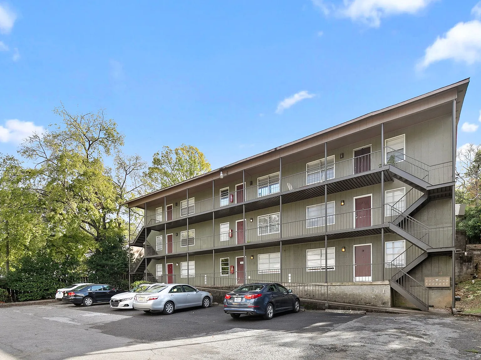 Magnolia Court — Photo 3