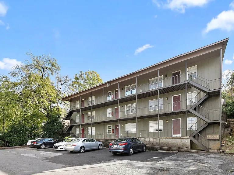 Magnolia Court — Photo 3