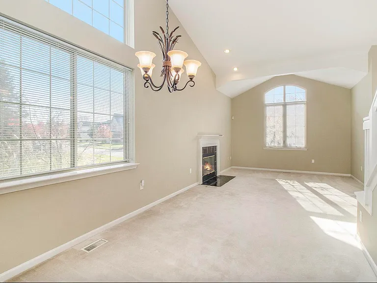 5974 Versailles Ave — Photo 5