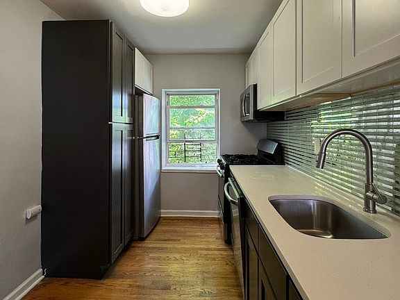 4th image of 74 Clendenny Ave #2C