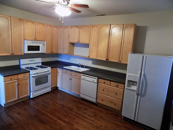 Kitchen w/Pantry