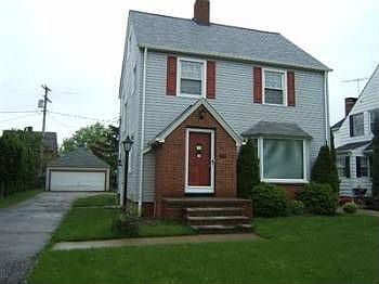 2nd image of 40 E 216th St