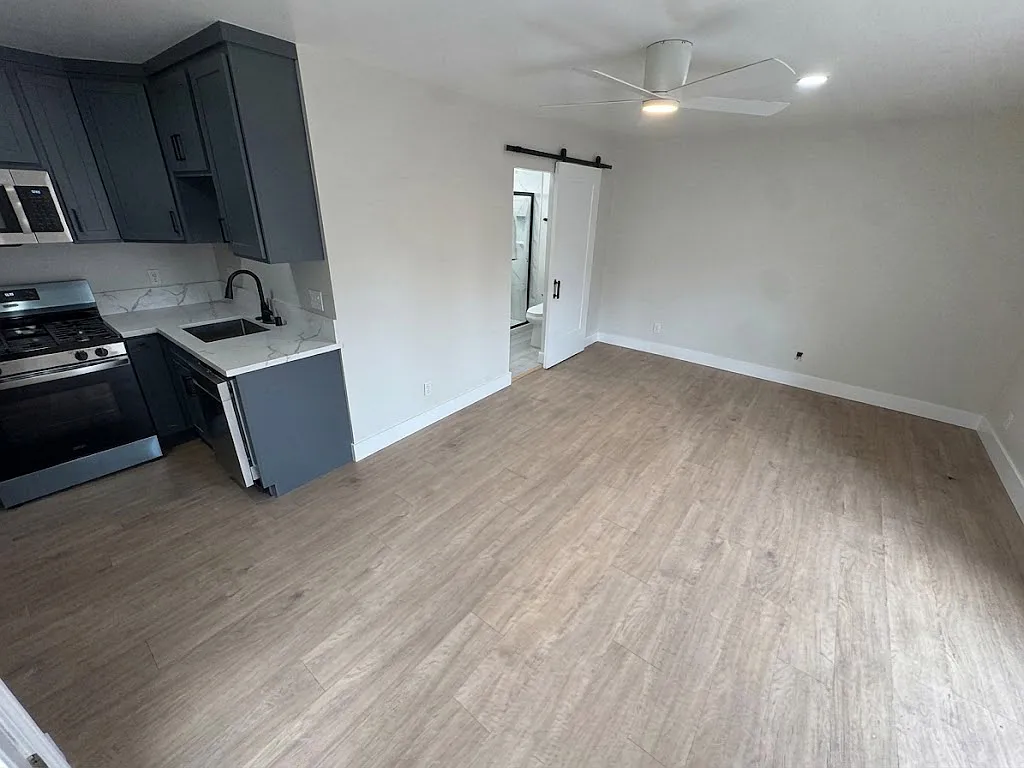 Studio, 400 sqft, $1,975 — Photo 3