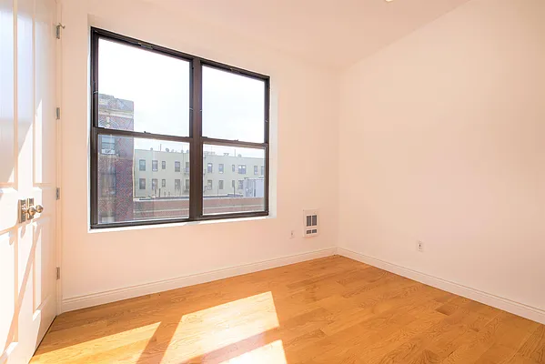 Rented by Bold Marketing | media 24