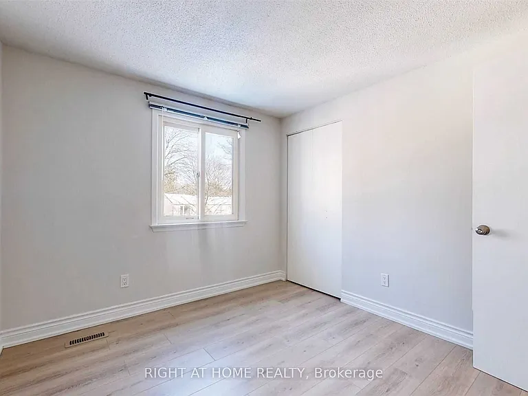54 Penwick Cres — Photo 19
