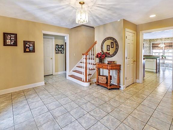 3rd image of 244 Fox Meadow Dr
