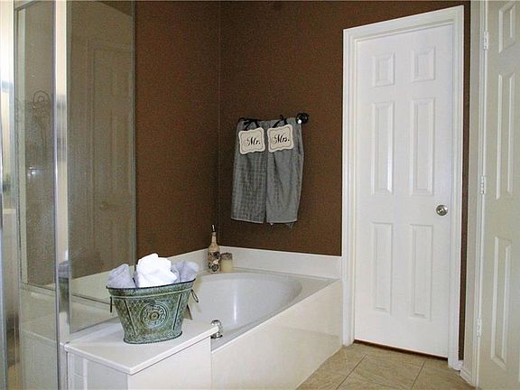4th image of 11380 Chaucer Dr