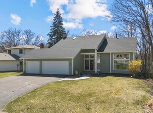 51 Choctaw Cir, Chanhassen, MN 55317