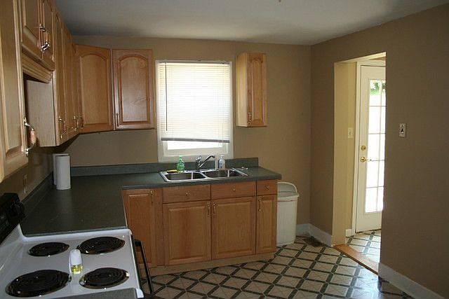 2nd image of 40 Florida Ave
