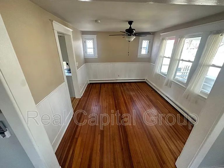 376 Kenwood Ave — Photo 5