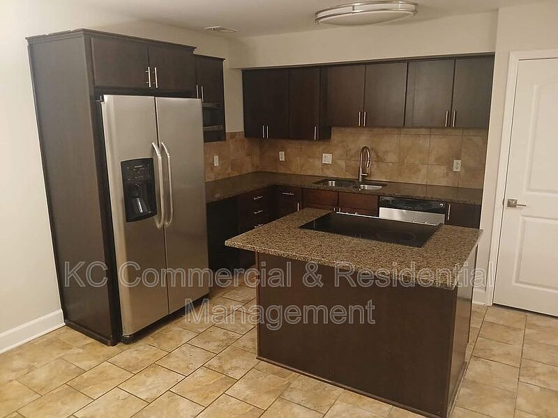 1st image of 530 W 10th St