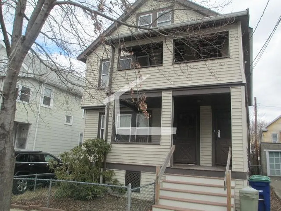 32 Irvington Rd #1