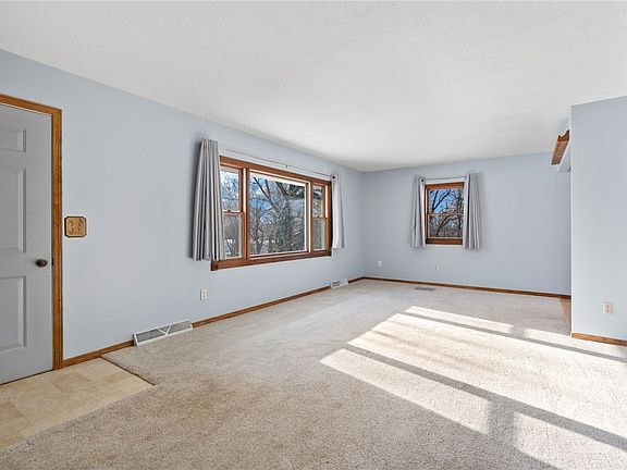 5th image of 806 Glover Road