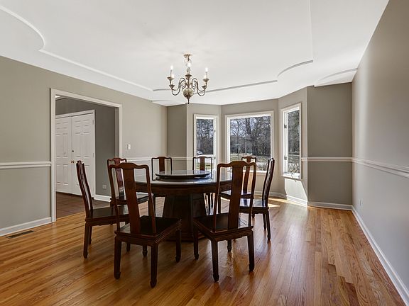 5th image of 455 Birchwood Ct