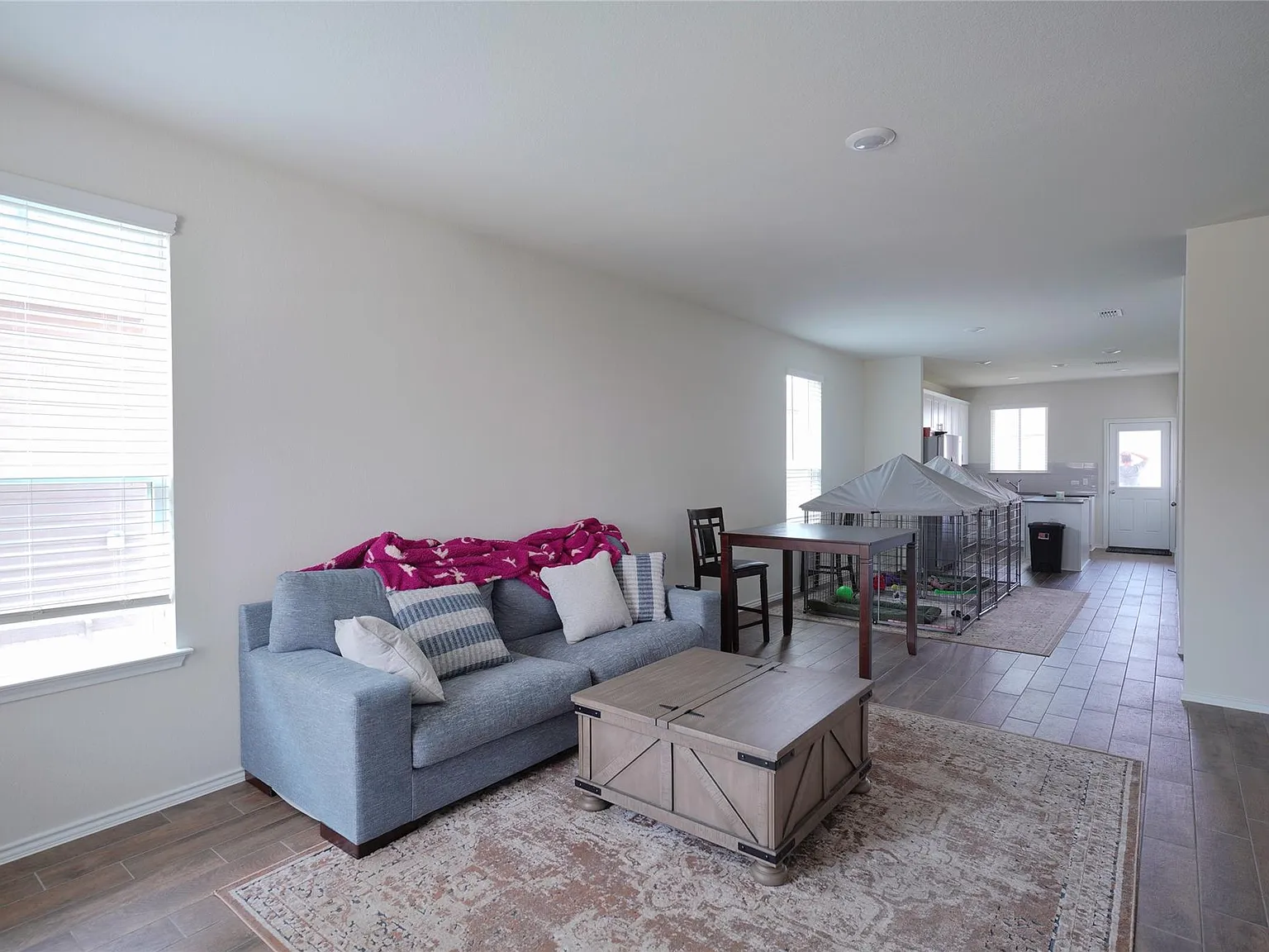 3 bed, 2.0 bath, 1503 sqft, $2,175 — Photo 2
