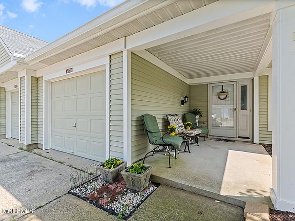 5th image of 981B Thornbury Lane #B