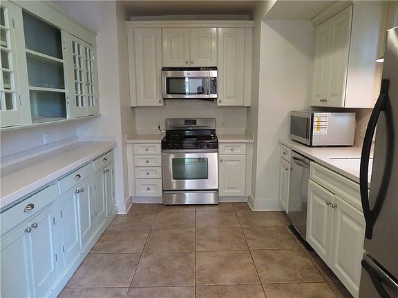 4th image of 5919 Freret St