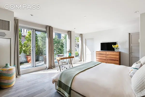 Sold by Compass | media 17