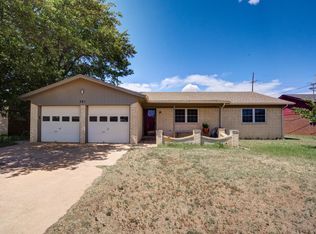 341 Pecan St, Levelland, TX 79336