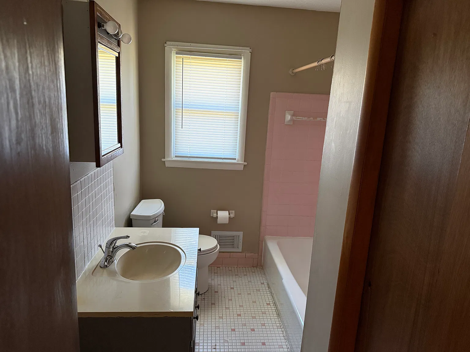 2 bed, 800 sqft, $850 — Photo 2