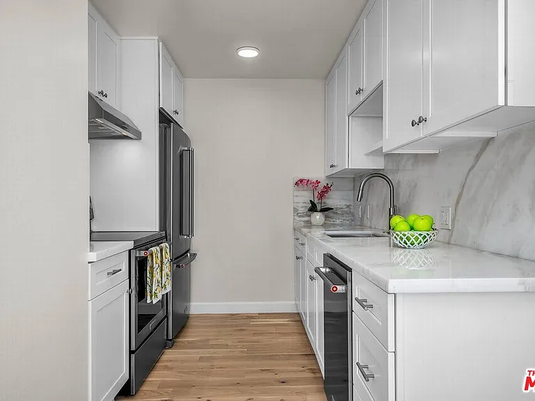 10751 Wilshire Blvd #909 — Photo 6