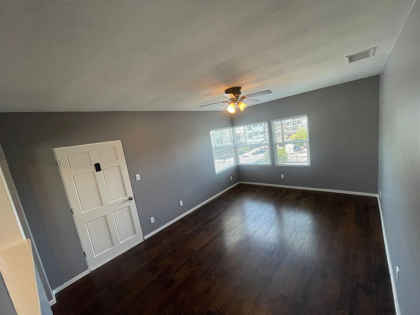 Charming 2-Bedroom Home with Private Yard & Garage in Bankers Hill — Photo 2