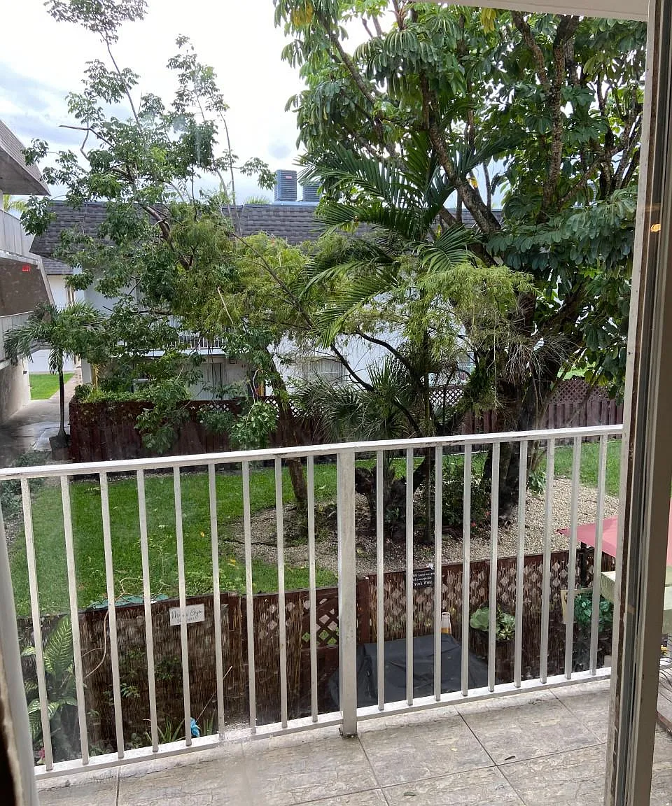 3 bed, 1054 sqft, $2,600 — Photo 2