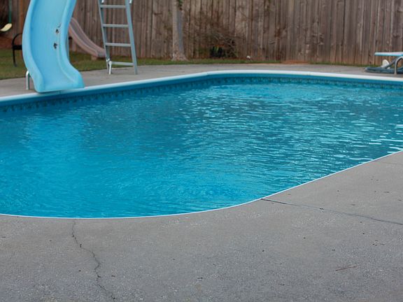 Large and Relaxing Pool